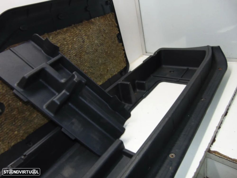 Mitsubishi Pajero caixa arrumos mala - 11