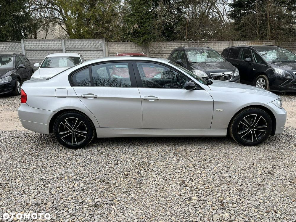 BMW Seria 3 318i - 4