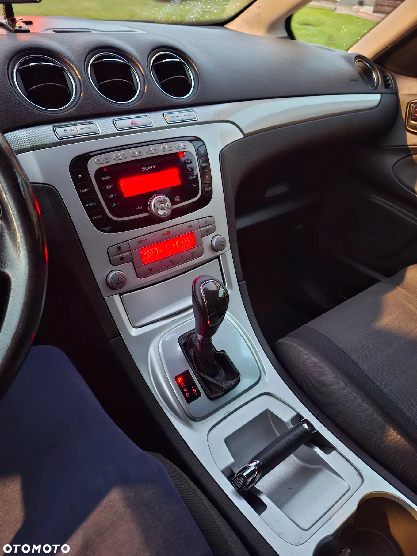 Ford S-Max - 11