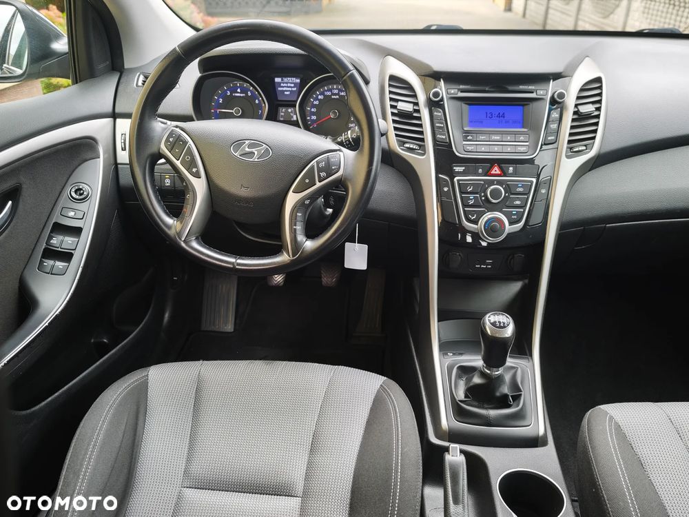 Hyundai i30 blue Kombi 1.6 GDi YES Gold - 23