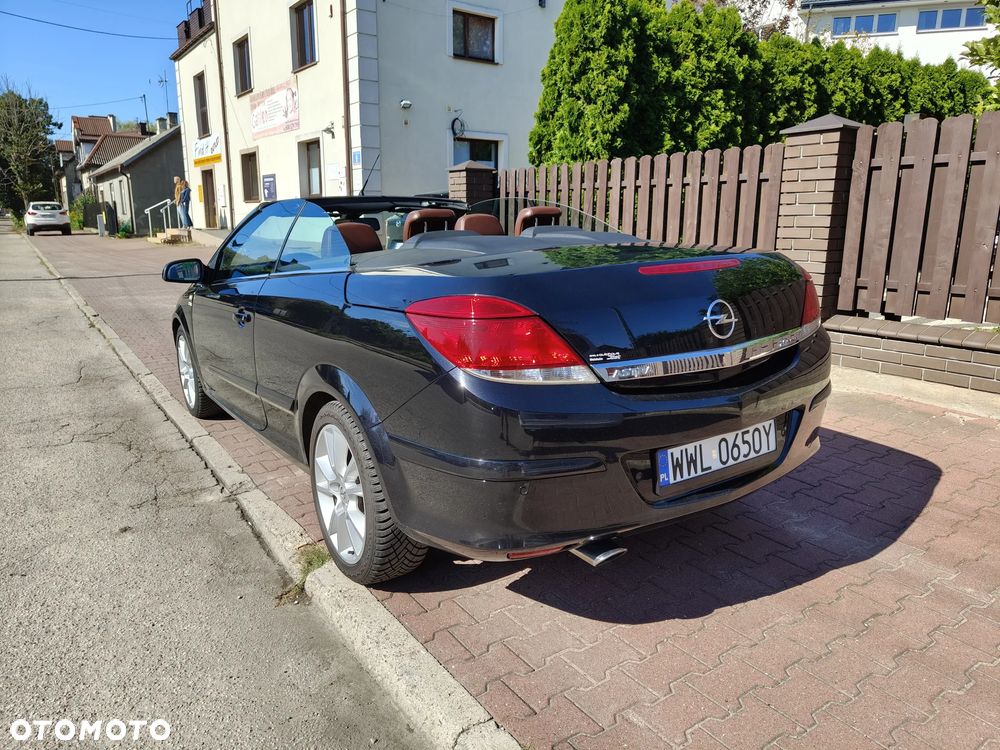 Opel Astra 2.0 T - 8