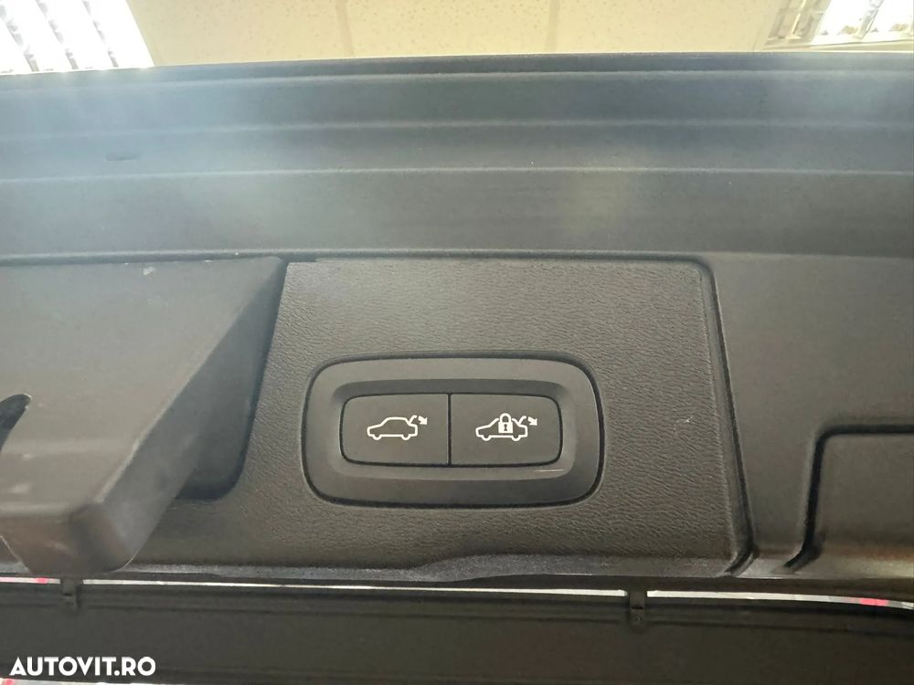 Volvo XC 60 T6 AWD Recharge Geartronic Inscription Expression - 13