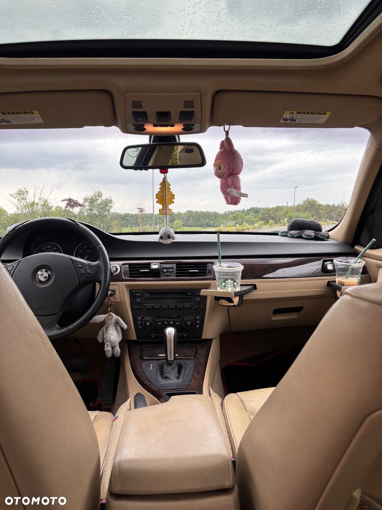 BMW Seria 3 325xi - 14