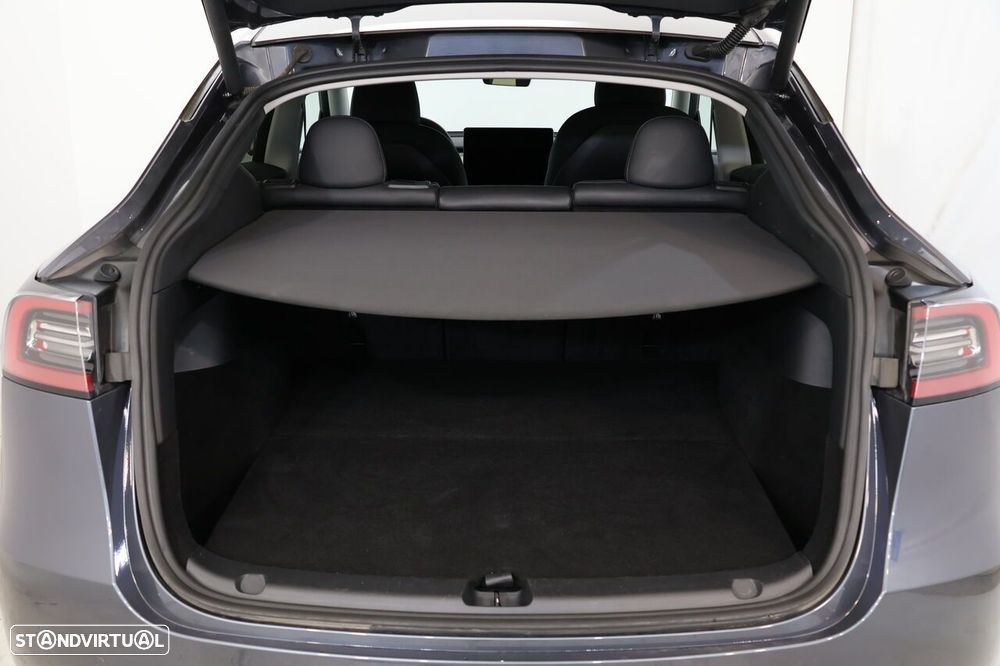 Tesla Model Y Long Range Dual Motor AWD - 32