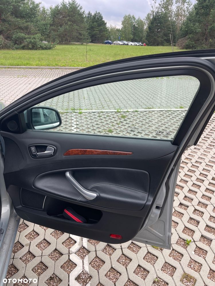 Ford Mondeo 2.5 Ghia - 8