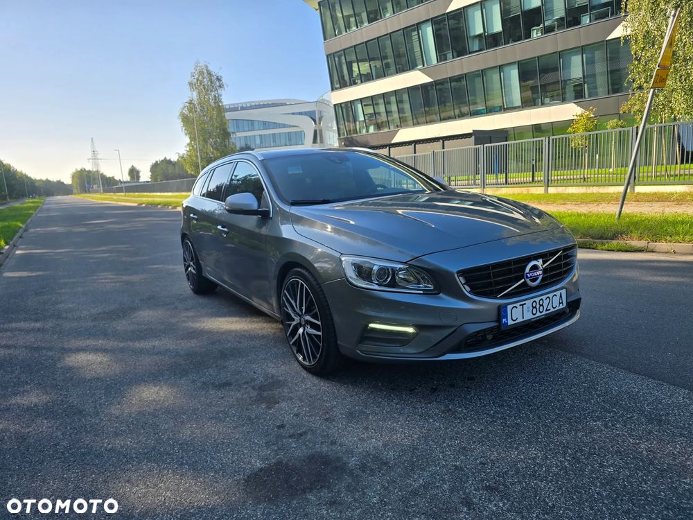 Volvo V60 D4 R-Design - 12