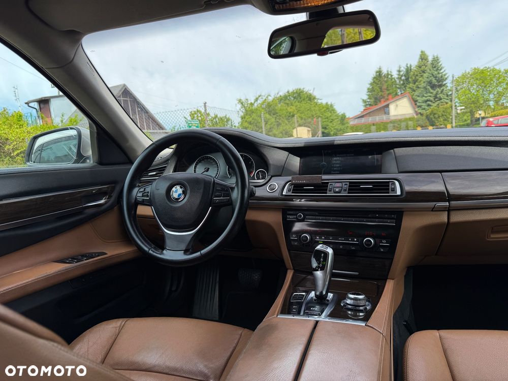 BMW Seria 7 740d xDrive - 25