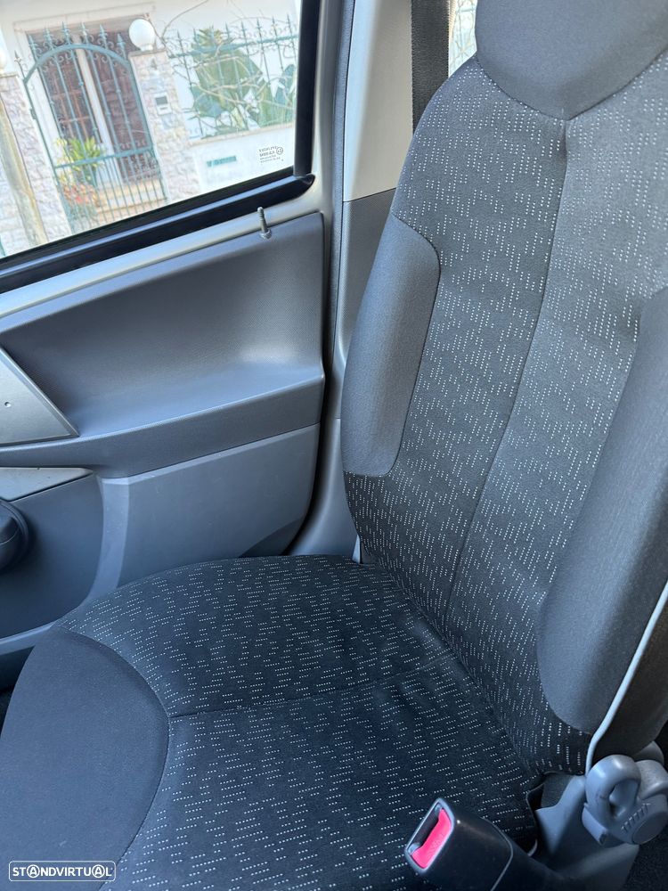 Peugeot 107 1.0 Black&Silver E5 - 14