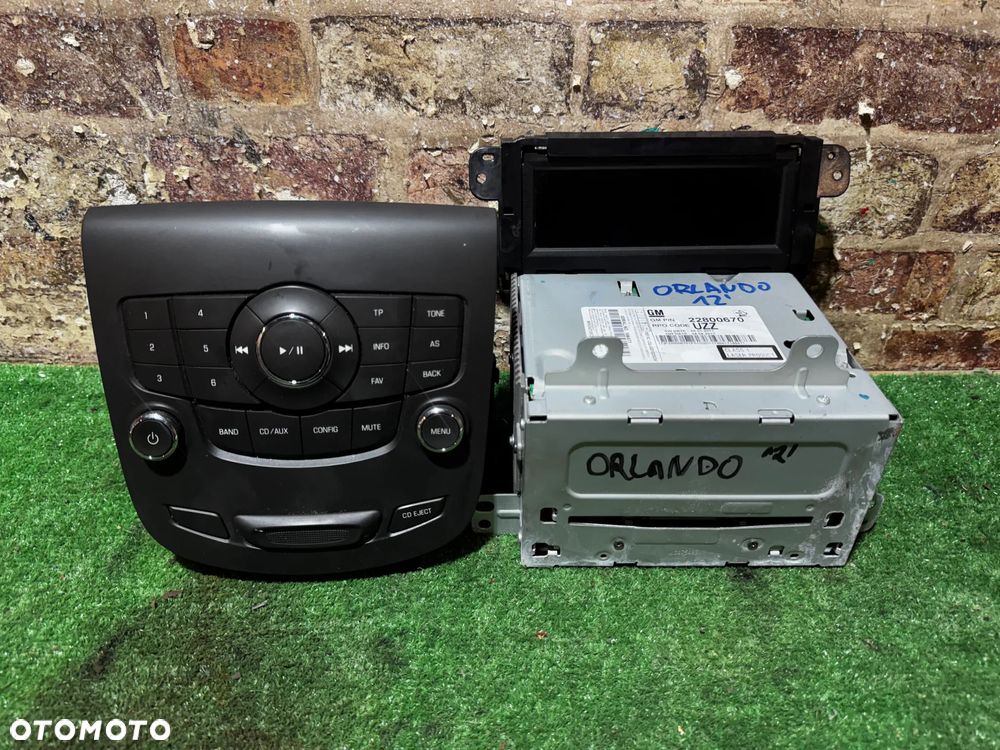 RADIO ODTWARZACZ CD PANEL EKRAN 22800670 / UZZ CHEVROLET ORLANDO 2012 - 1
