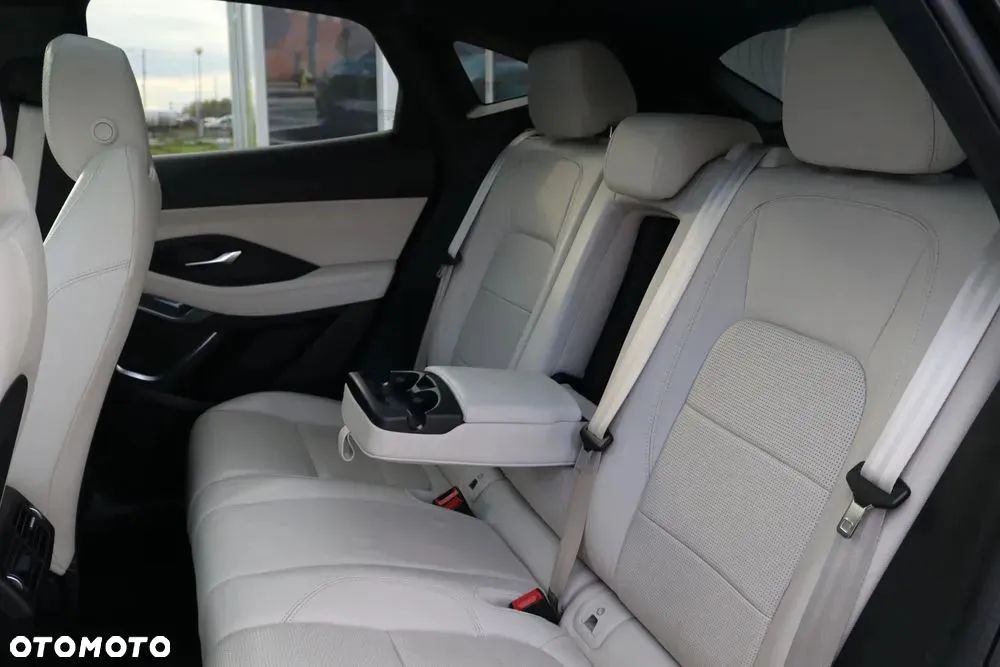 Jaguar E-Pace P300 AWD R-Dynamic SE - 16