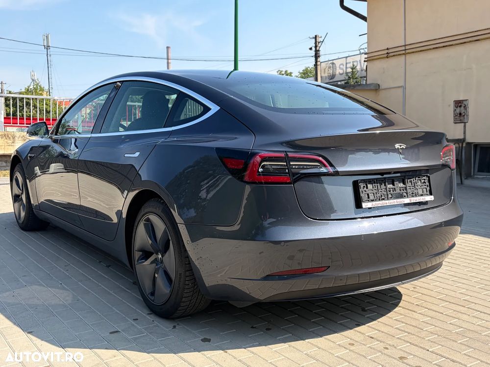 Tesla Model 3 - 4