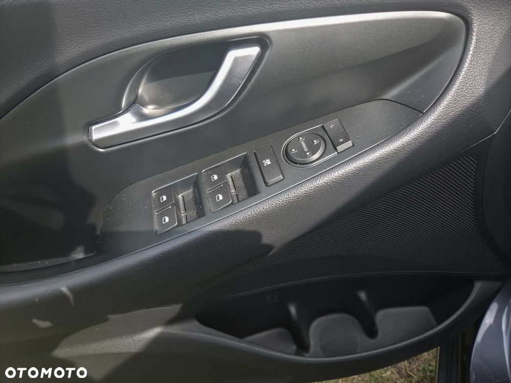 Hyundai i30 1.4 Classic + - 10