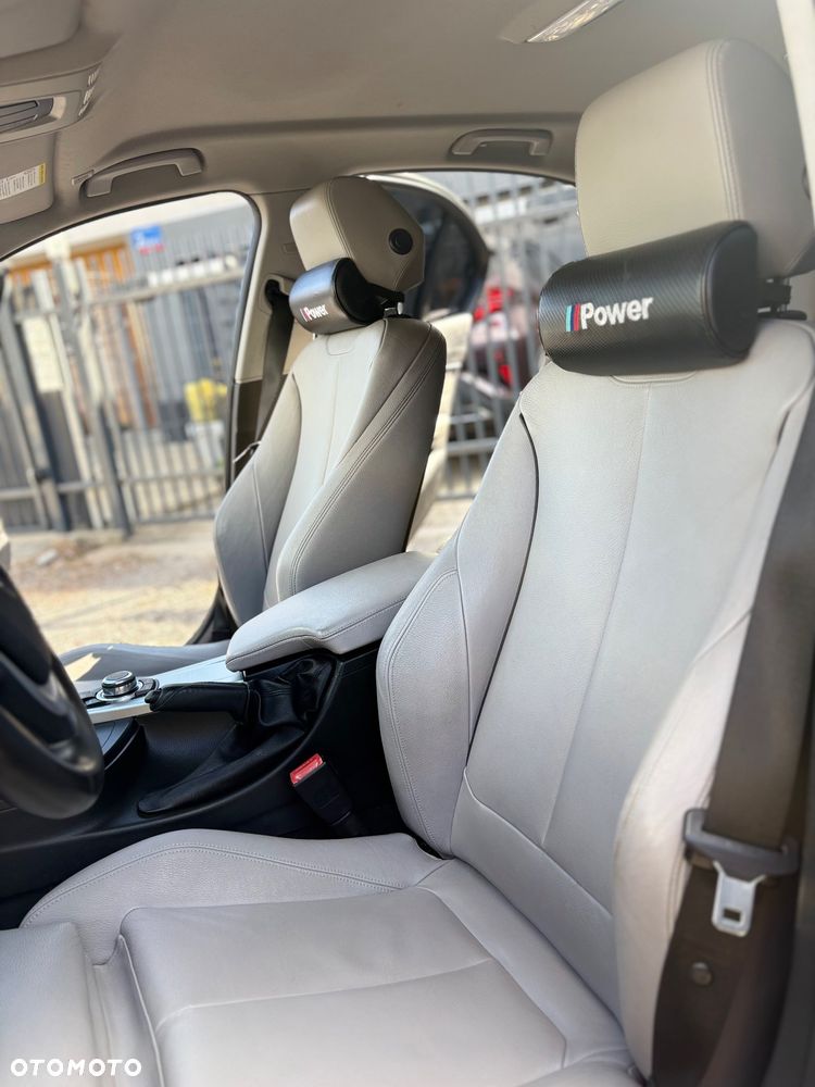 BMW Seria 3 328i Sport Line - 37
