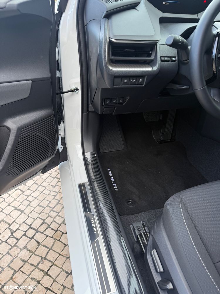 Toyota Prius 2.0 Plug-in Premium - 7