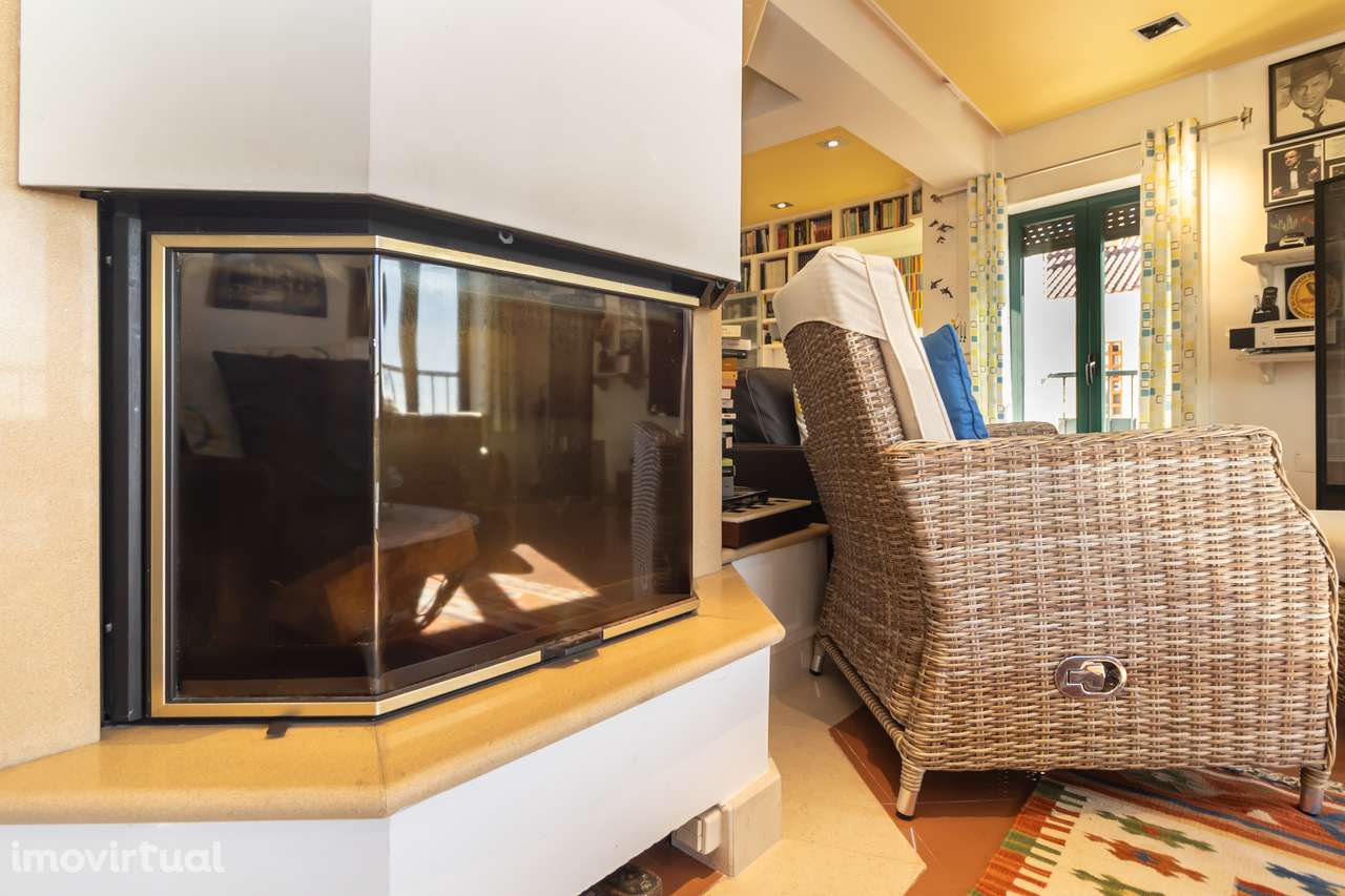 T4+1 Duplex em Primeira com 250m2, Linha de Mar | Sesimbra - Grande imagem: 2/35