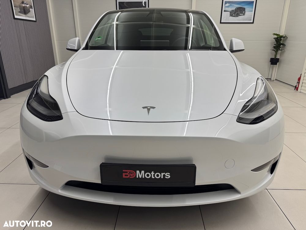 Tesla Model Y - 17