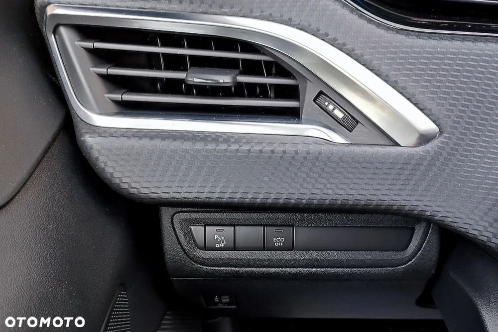 Peugeot 2008 PureTech 110 GPF Stop&Start EAT6 Allure - 21