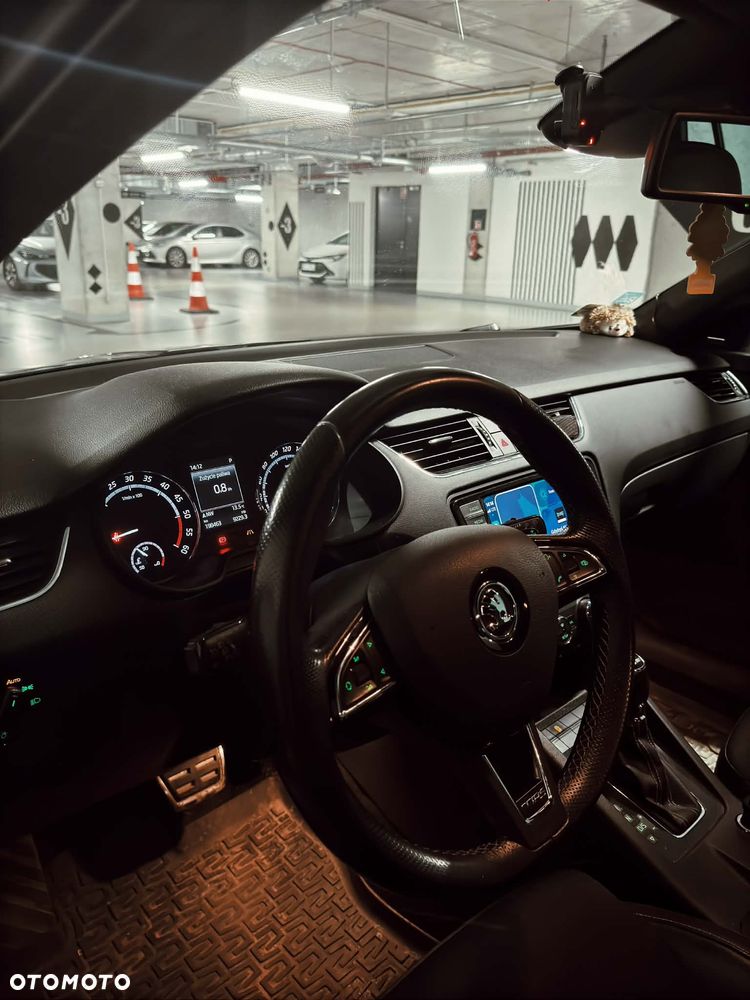 Skoda Octavia 2.0 TDI DSG RS - 10