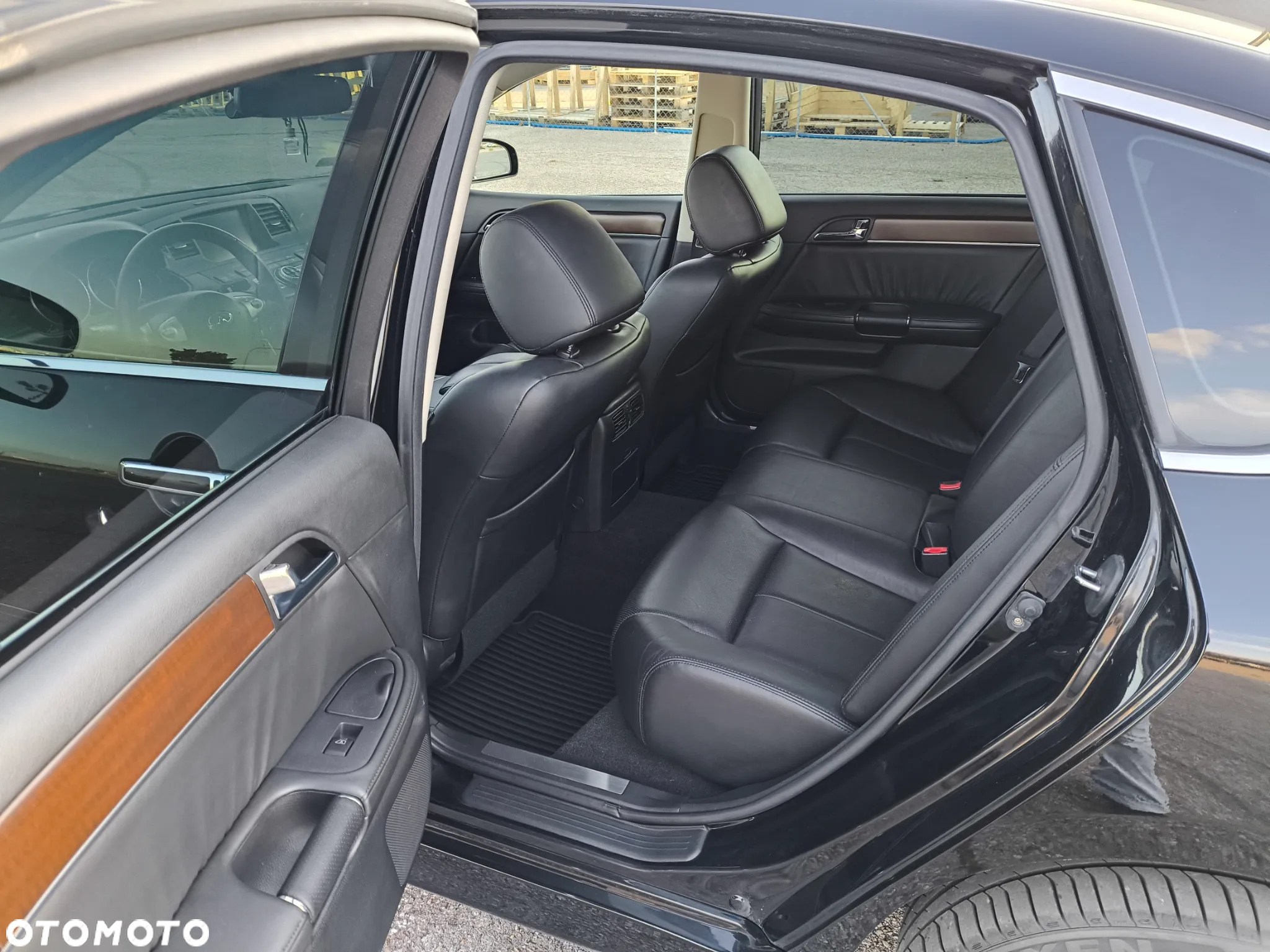 Infiniti M - 11