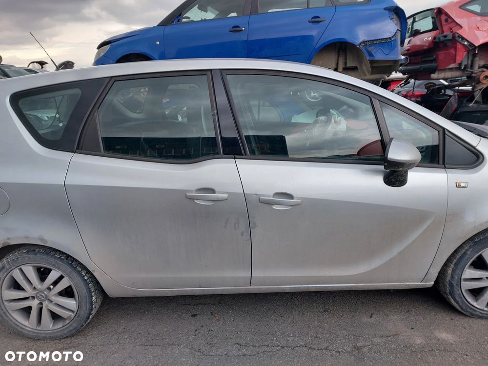 Opel Meriva B drzwi przednie prawe Z157 - 1