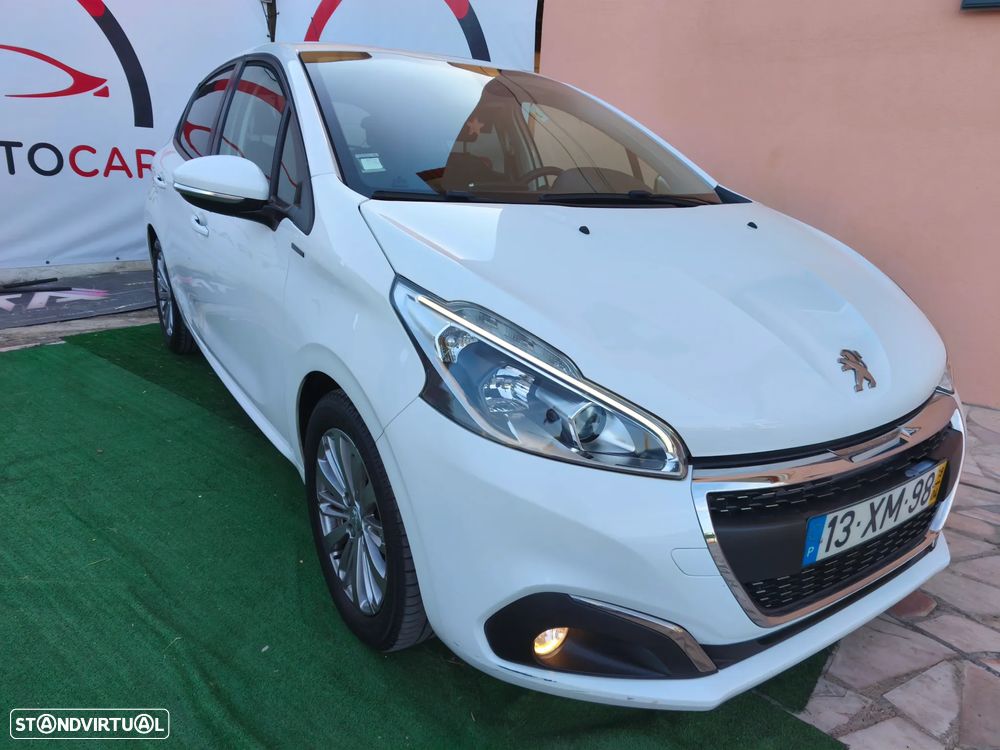 Peugeot 208 1.2 PureTech Signature - 1