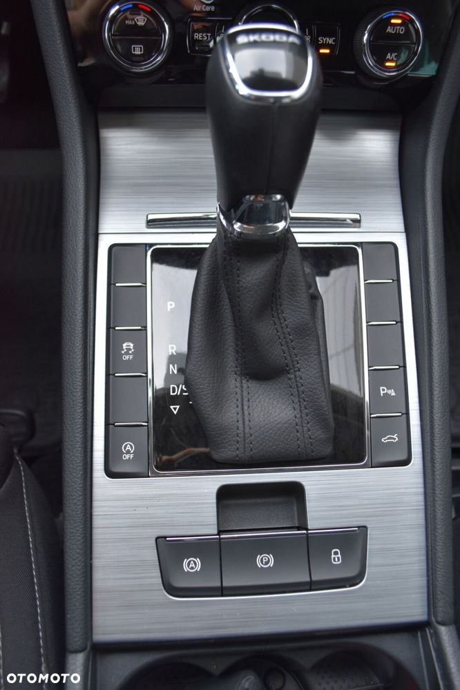 Skoda Superb 2.0 TDI SCR Ambition DSG - 23