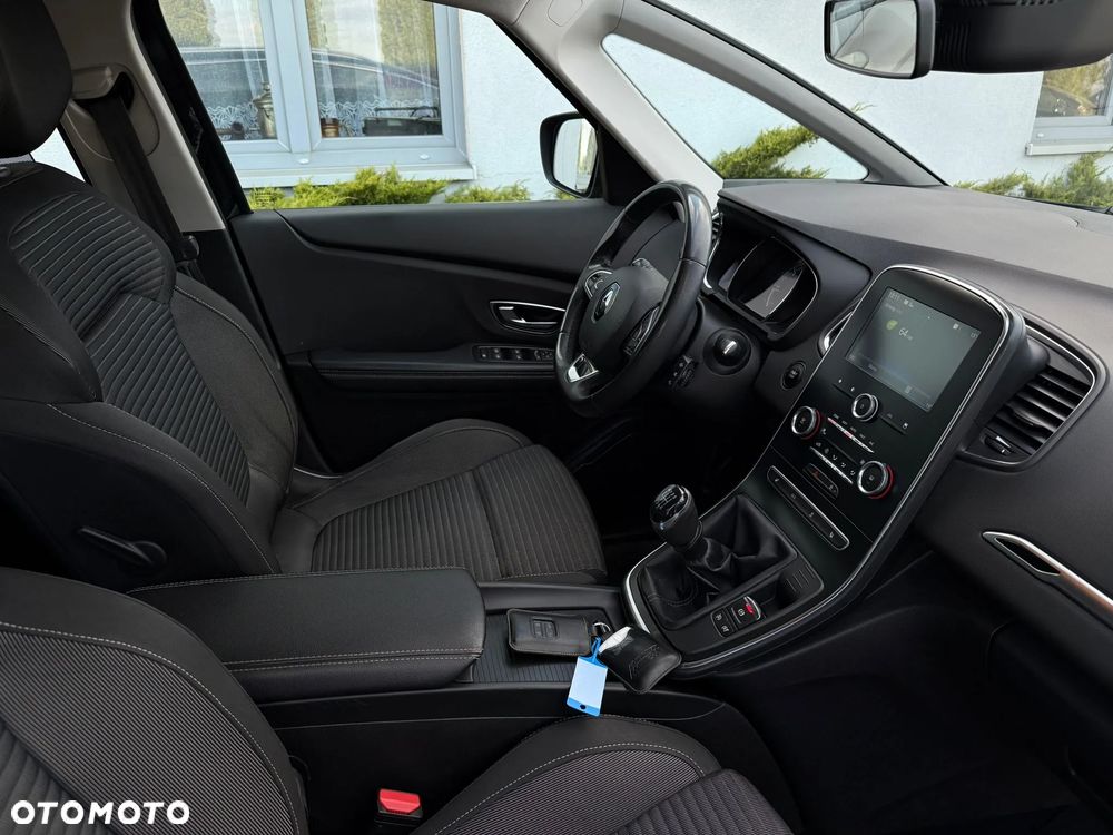 Renault Grand Scenic - 21