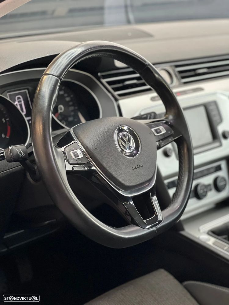 VW Passat Variant 1.6 TDI Highline - 19
