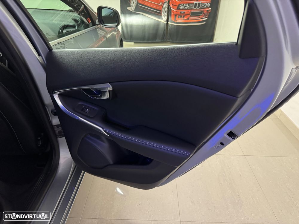 Volvo V40 1.5 T3 Sport Edition Plus Geartronic - 45