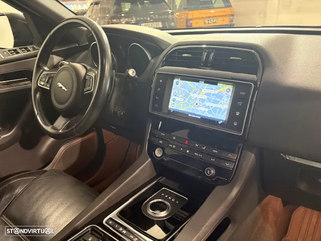 Jaguar F-Pace 20d AWD Aut. R-Sport - 33