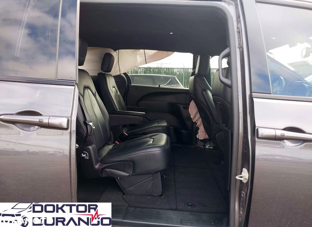 Chrysler Pacifica - 13
