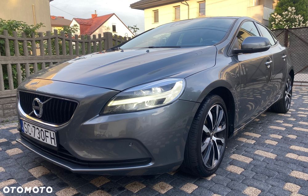 Volvo V40 D2 Momentum - 1