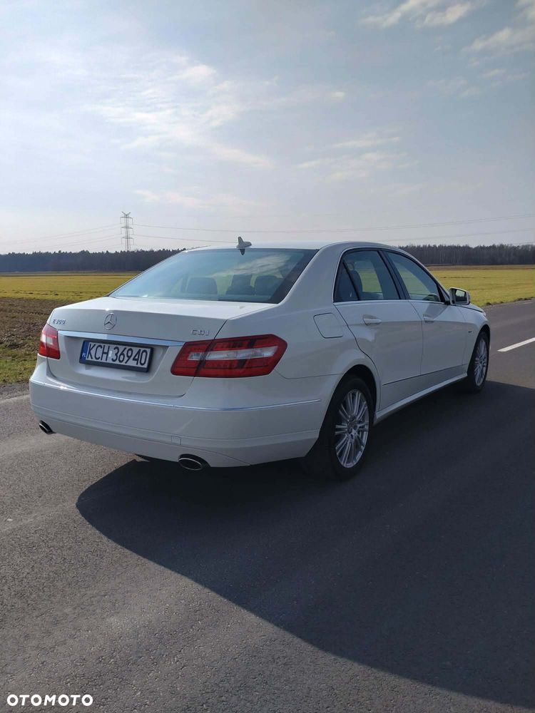 Mercedes-Benz Klasa E 300 BlueTEC 7G-TRONIC Elegance - 4