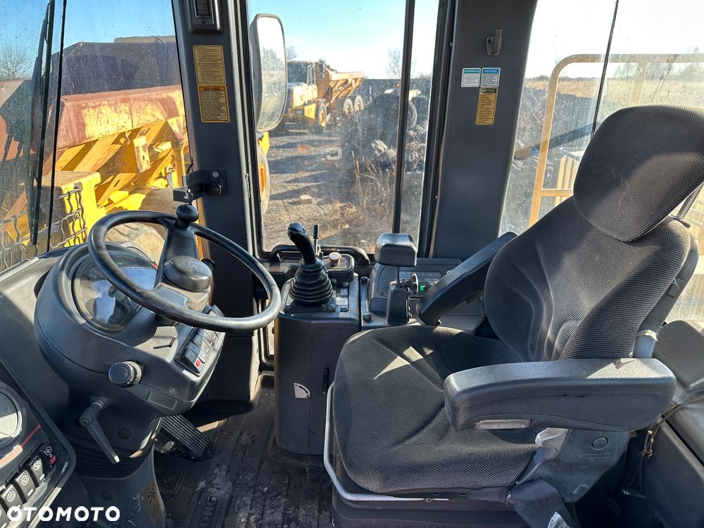 Liu Gong CLG862 lll Cat Liebherr JCB - 15