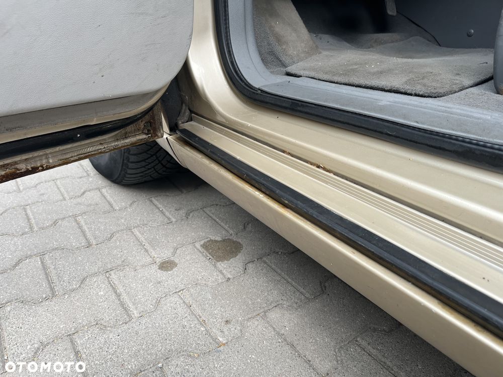 Chrysler Town & Country - 14