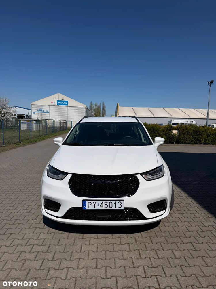 Chrysler Pacifica - 2