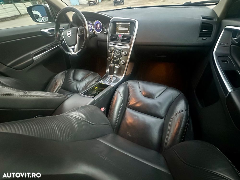 Volvo XC 60 D5 AWD Aut. RDesign - 14