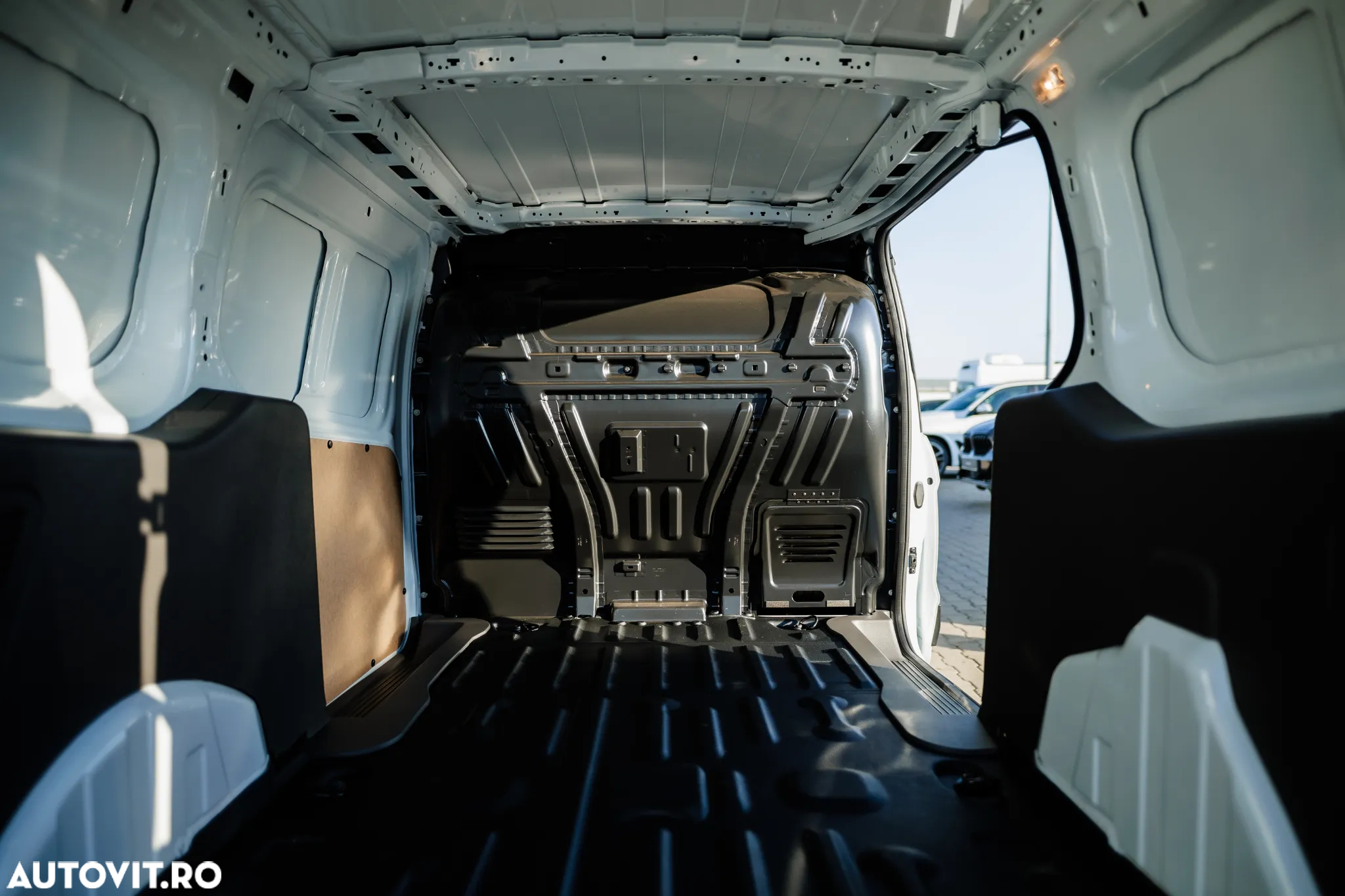 Ford Transit Connect - 16