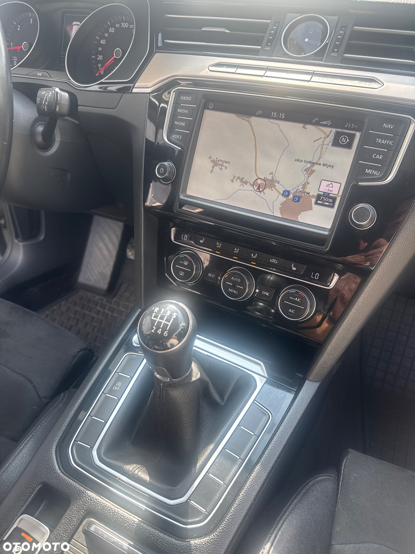 Volkswagen Passat - 16