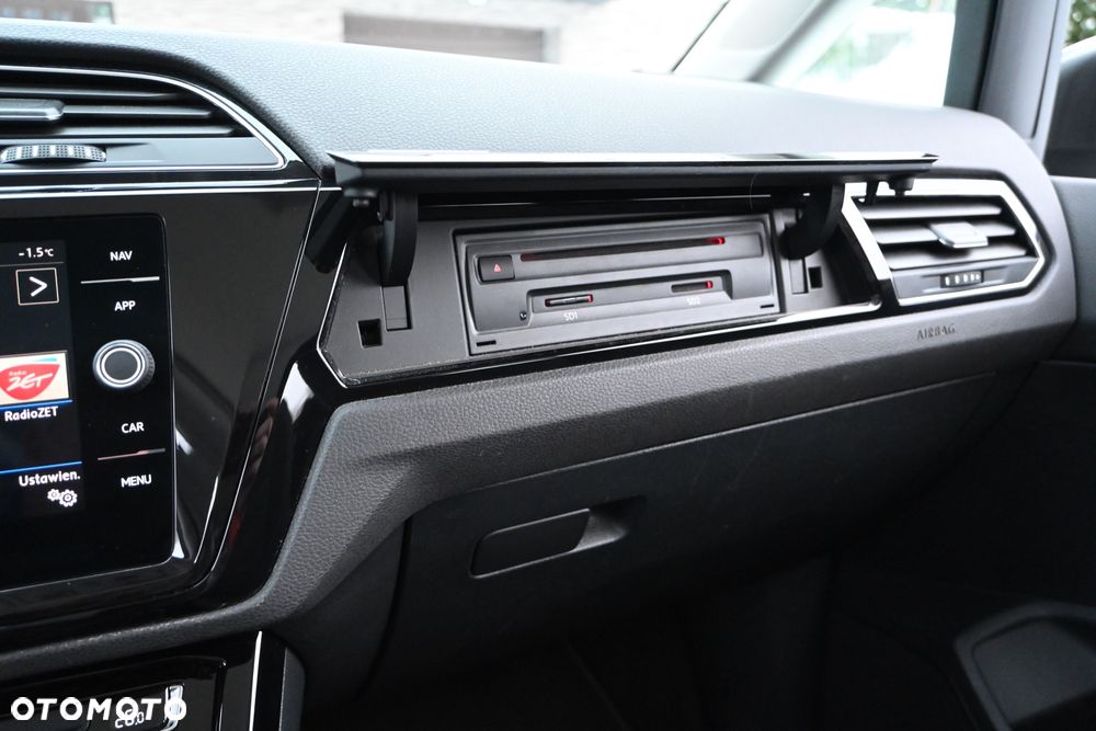 Volkswagen Touran 2.0 TDI SCR Highline - 33