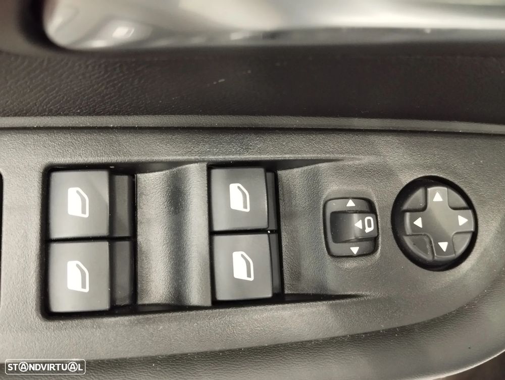 Peugeot 208 1.2 Hybrid Allure e-DCS6 - 18