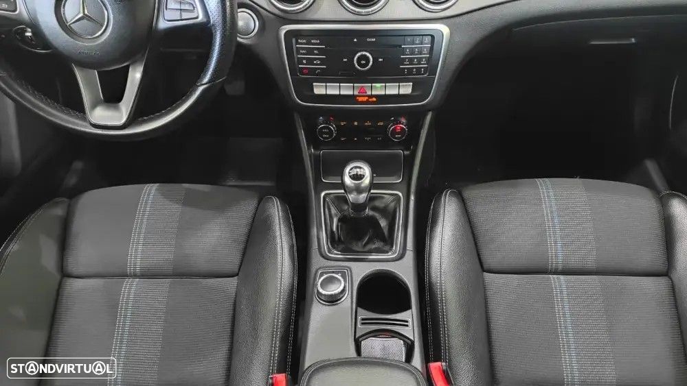 Mercedes-Benz CLA 200 d Shooting Brake AMG Line - 37