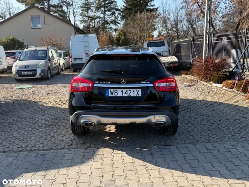 Mercedes-Benz GLA 250 4Matic 7G-DCT UrbanStyle Edition - 9
