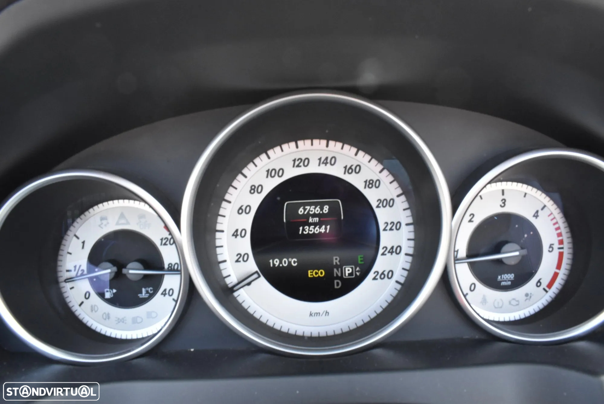 Mercedes-Benz E 220 CDi Avantgarde BlueEfficiency Auto - 13