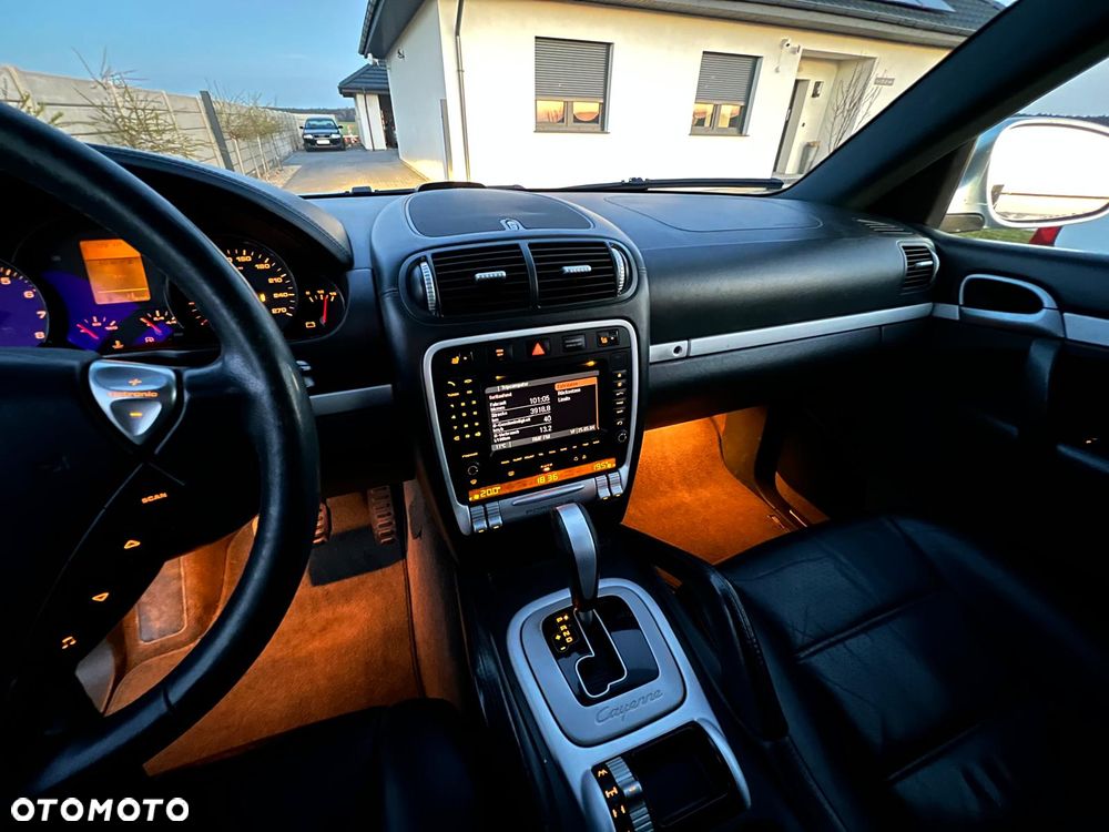 Porsche Cayenne - 23