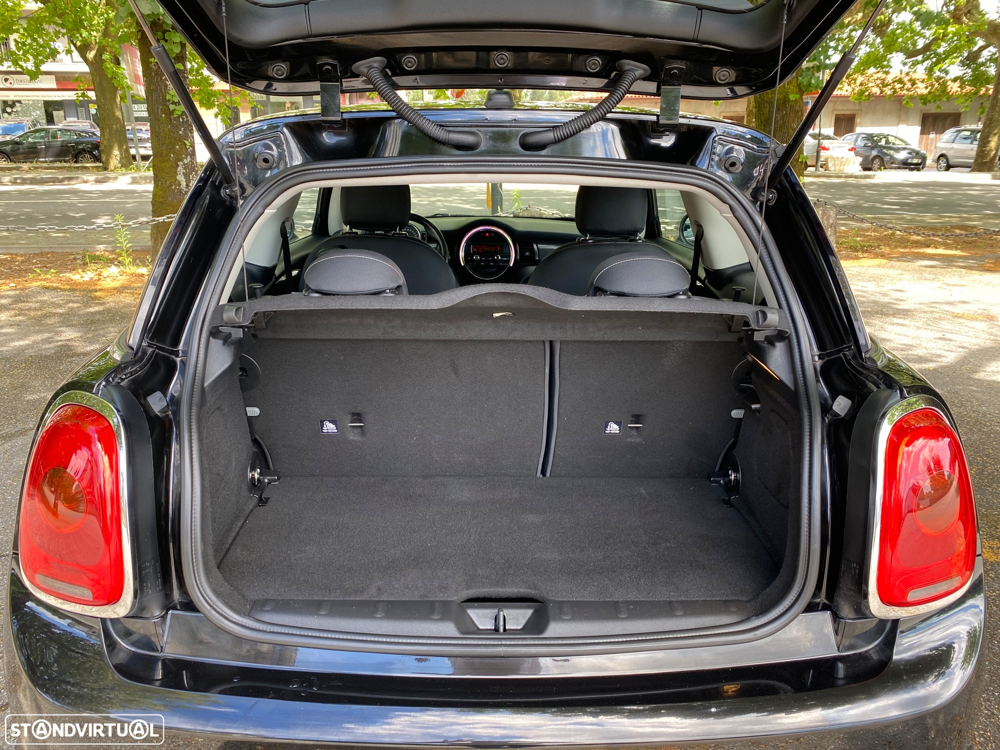 MINI 3 Portas One D - 16