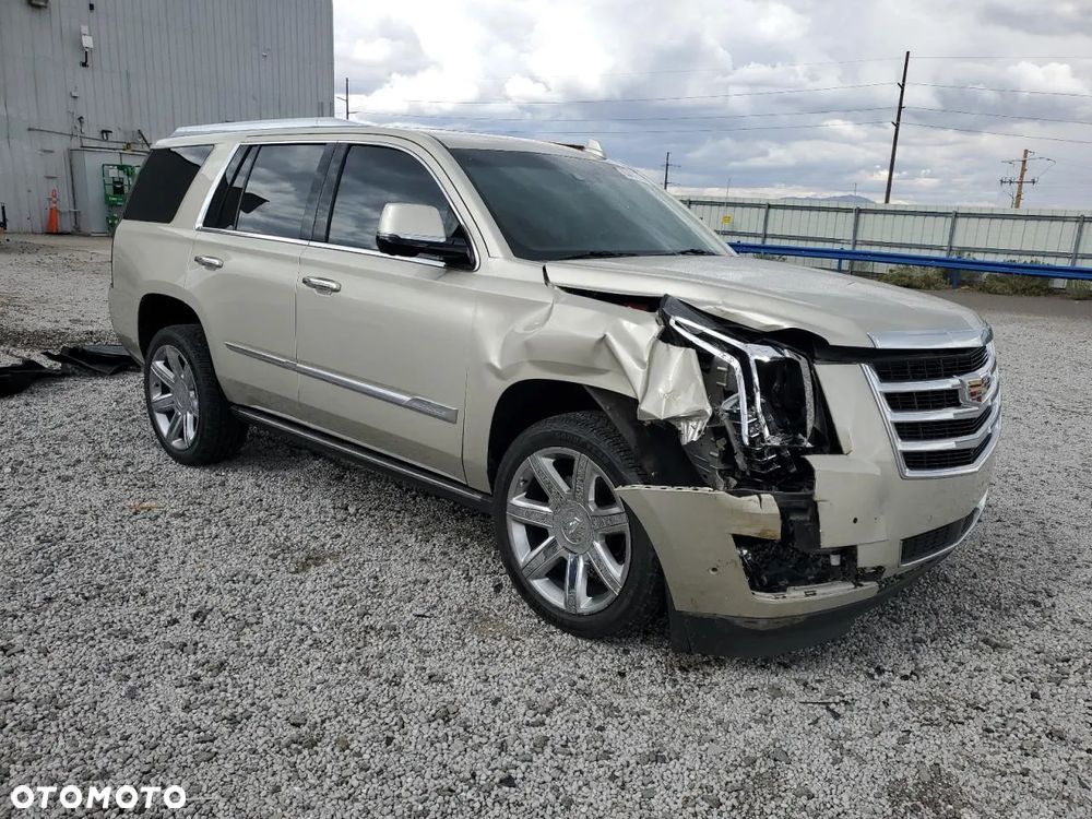 Cadillac Escalade - 3