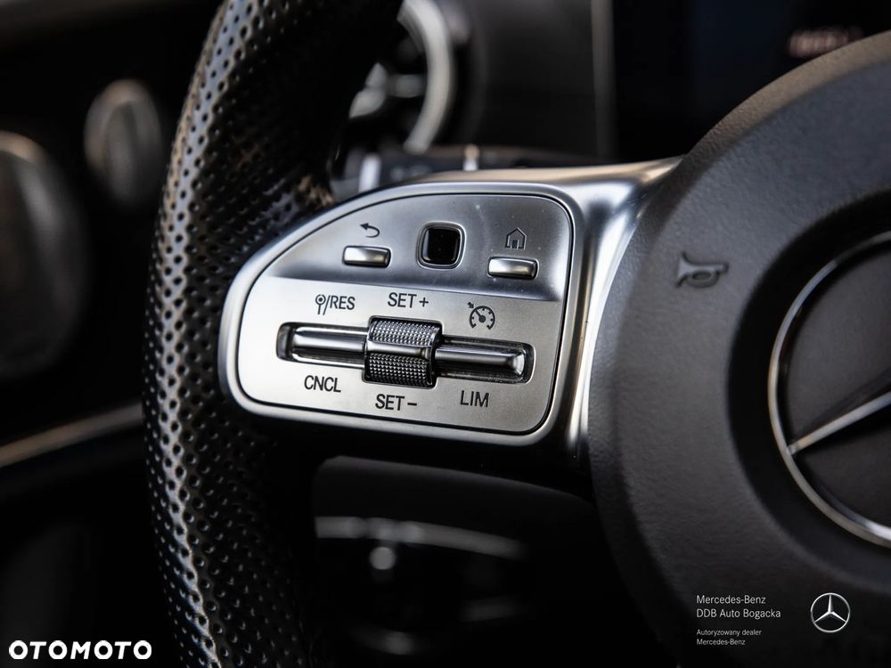 Mercedes-Benz Klasa E 220 d 4-Matic 9G-TRONIC - 25