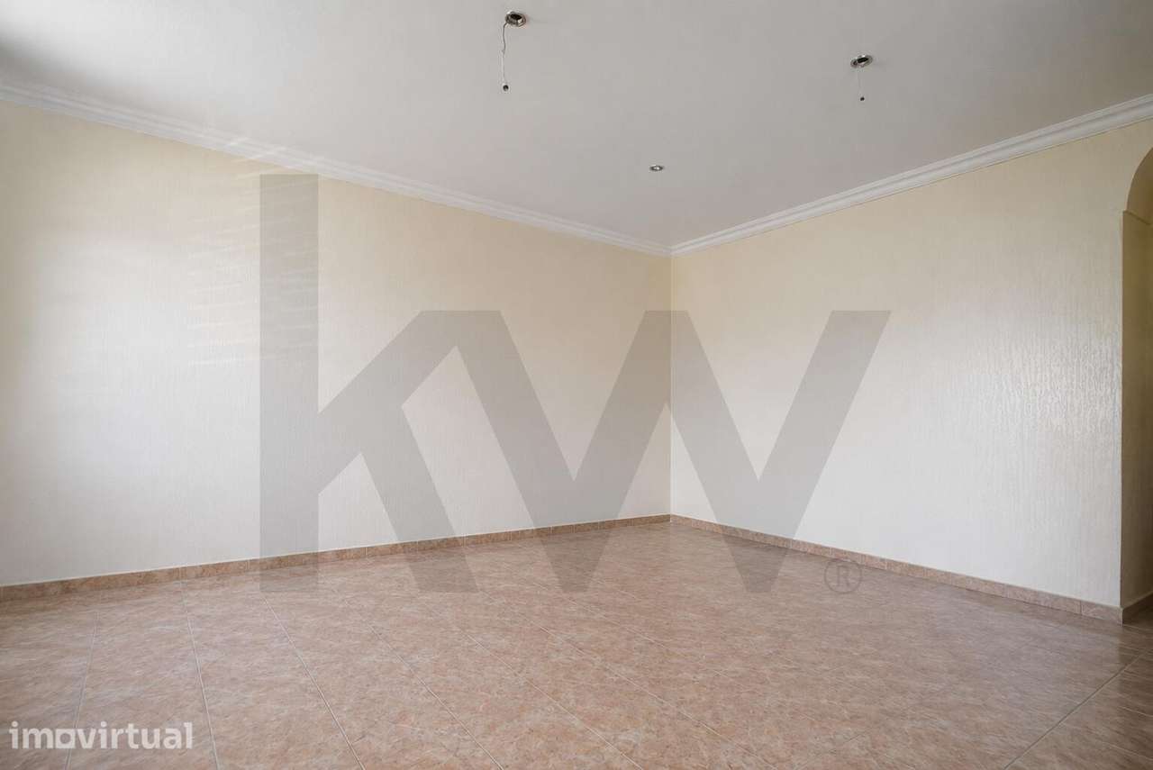 Conjunto de 2 edifícios com grande potencial | Investimento | Algeruz - Grande imagem: 4/21
