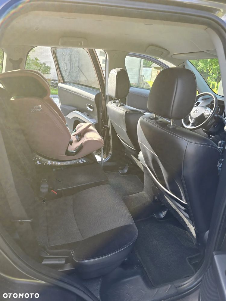 Mitsubishi Outlander - 13